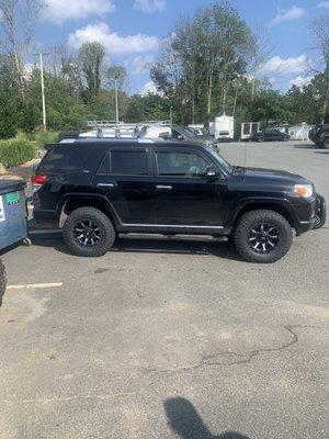 2012 Toyota 4Runner, 3" lift, New Wheels and 33" tires