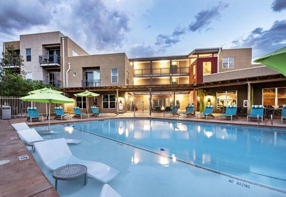 Resort-style pool with tanning ledge