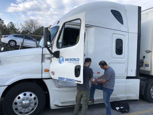 2017 Freightliner Cascadia semi truck lost Key made on site, driver back on the road.