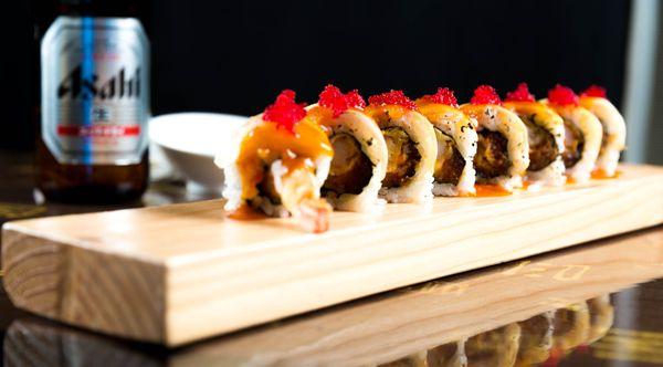 sushi roll at Vin90