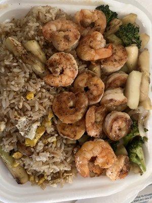 Shrimp Hibachi with an added egg and no mushrooms