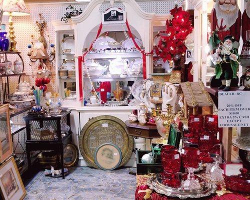 RC Antiques luxury booth in holiday mode