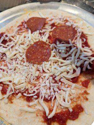 Make your own kids pizza before baking