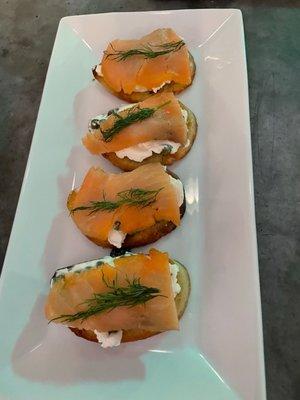 Smoked salmon crostini