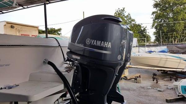 Engine Re-Power's 250 YAMAHA on a 1995 Boat