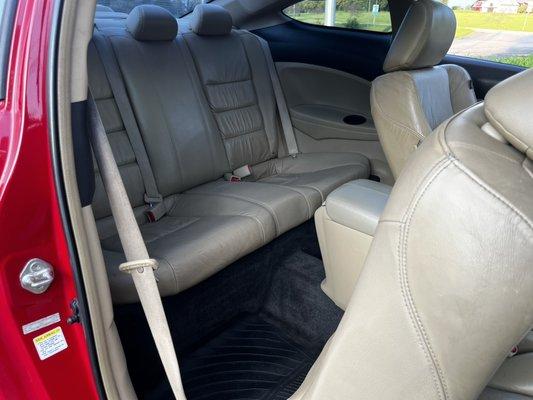 A interior detail on a 2008 accord pic 2