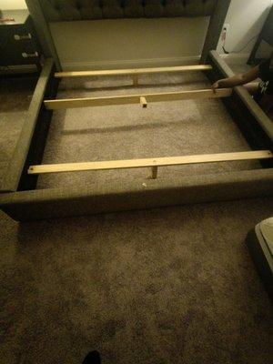 Master bed without support screws.