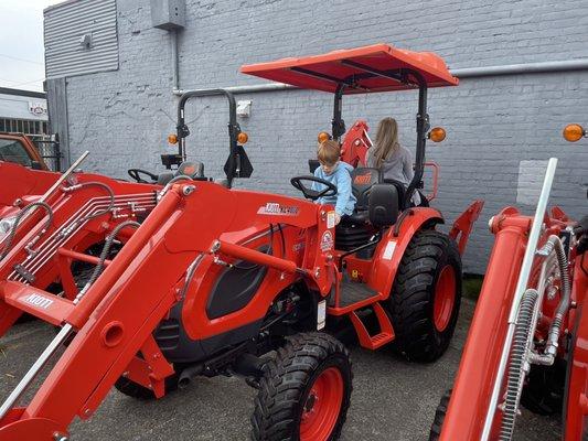 Schoenfeld Farm Tractor & Equipment