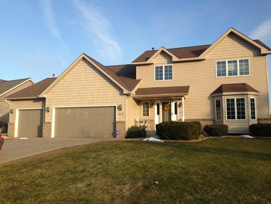 Vinyl siding with Vinyl Shake Accents