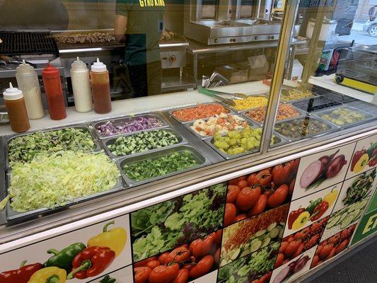 Fresh toppings for your gyro!