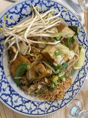 Pad Thai with tofu and vegetables