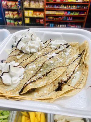 Crepas dulces con relleno de fruta