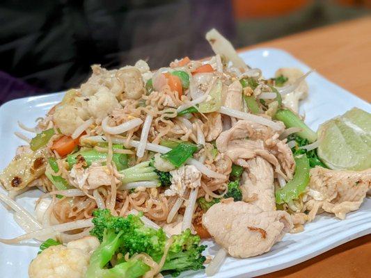 Thai Thai noodles with chicken