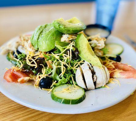 "JOAN OF ARC" salade de poulet! Salade et avocat! Viva la Salade de poulet et avocat! Yum yum yum w/avocado très bien! :)...