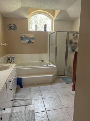 Master bath super clean, smells great