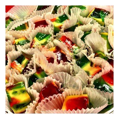 Weekends Freebie! Colorful Jelly Samples!  Mexican /Guatemalan Bakery.Kimball Brown CTA Station. Nice Service! Fresh Pastries.Cool!