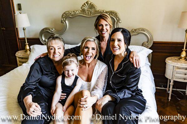 Bride & family having fun at Skylands Manor