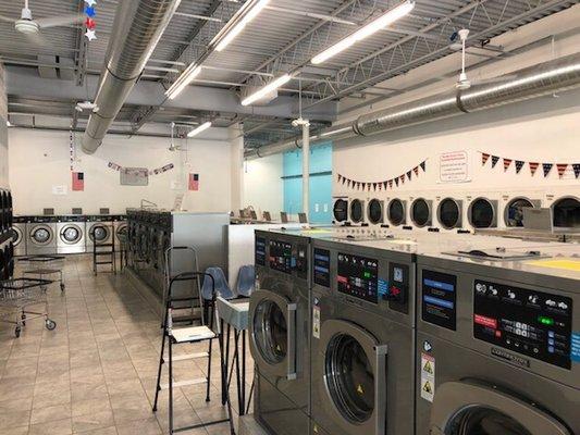 Super clean property, great staff and huge washers! You can't beat this location.