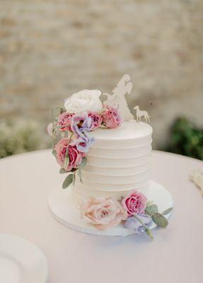 Recent wedding cakes! 
 
 Book yours!
 https://www.ecbgstudio.com/tasting-to-go-form