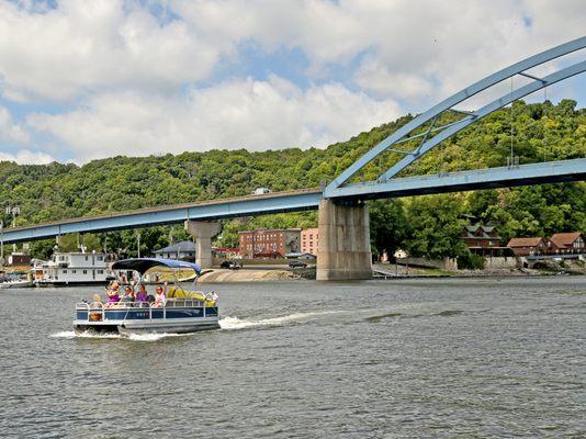 Pontoon boat on the Mississippi River passing by Marquette, Iowa.