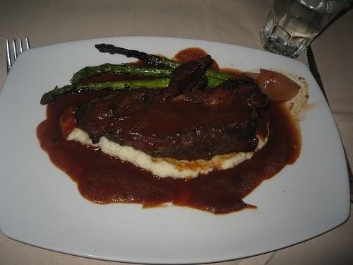 braised short ribs w/mashed potatoes in a red wine sauce