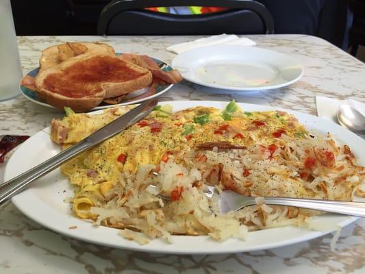 Denver omelette with cheese, hash browns and of course hot sauce!