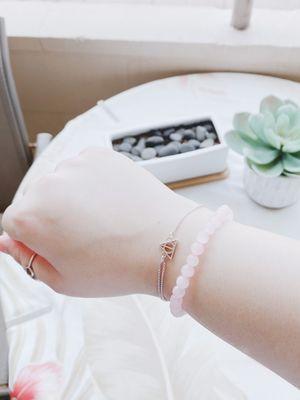 This rose quartz bracelet is definitely high quality. I've been using it everyday and it's still in great condition.