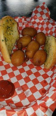 Corn dog kids meal with garlic toast.