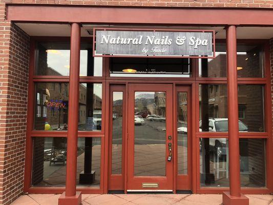 The storefront of Unit G-101 Natural Nails & Spa