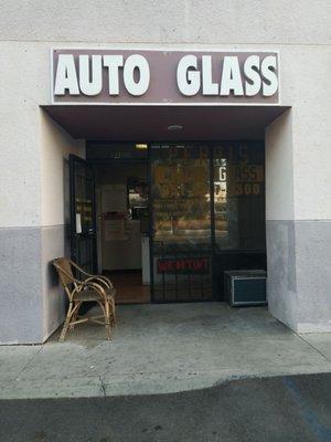 Perris auto glass