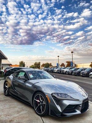 Madera Toyota Supra skies.