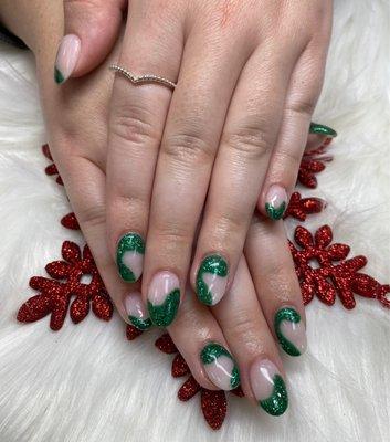 Linda did an amazing job on my christmas dip manicure!