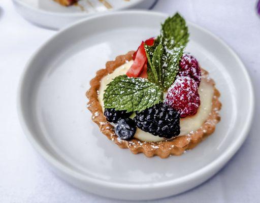 Dessert: fruit tart