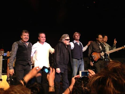 Feliciano and his band take their bows at the end of the show.