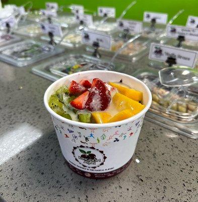 Fruit Mix bowl 

Açaí topped with mango, strawberry, kiwi & condensed milk