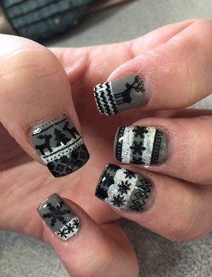 Grey and white Christmas Sweater nails by Sharleen