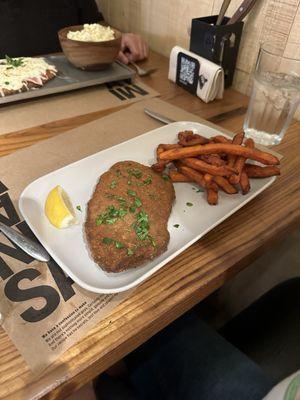 Milanesa classic, plain served with your choice of standard or sweet fries.