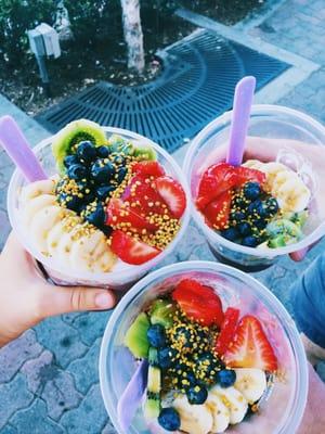 Three banzai bowls. One large and two small.