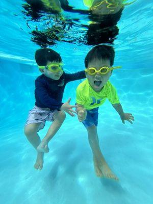 Making friends in a shared semi-private swim lesson