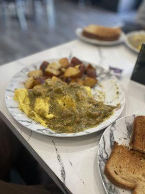 Chili de verde omelette with roasted red potatoes