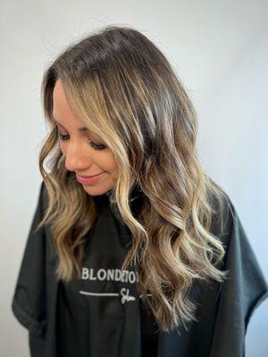 I went in a couple of weeks ago to go blonde, change my hair extensions and a trim. Alexa did so good. I've gotten so many compliments!