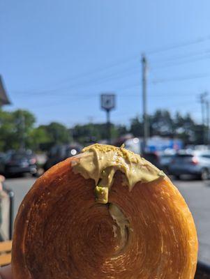 Laminated pistachio croissant