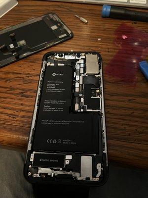 A new ifixit battery with battery health at 100%