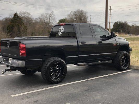 Dodge 2500 leveling kit and 35"x12.50 tires