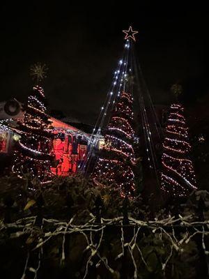 A FREE EVENT & FREE PARKING! 3600 W. Clark St. has some great lights synced to the Holiday music .Christmas on Clark St.in Burbank