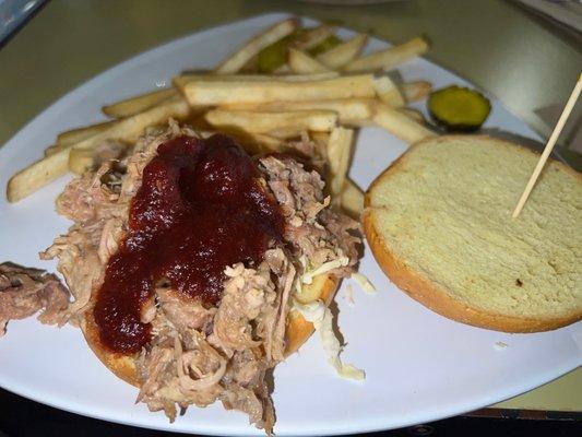 Pulled pork sandwich