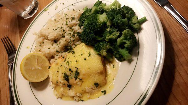 Stuffed salmon with rice and broccoli