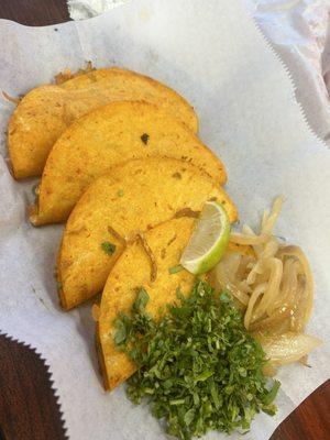 Tacos (Al pastor y de asada)