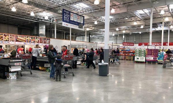 Short checkout lines at the Green Bay store!