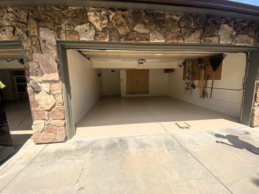 Transform your garage with our stunning desert tan epoxy flooring! It's durable, stylish, and perfect for any garage.